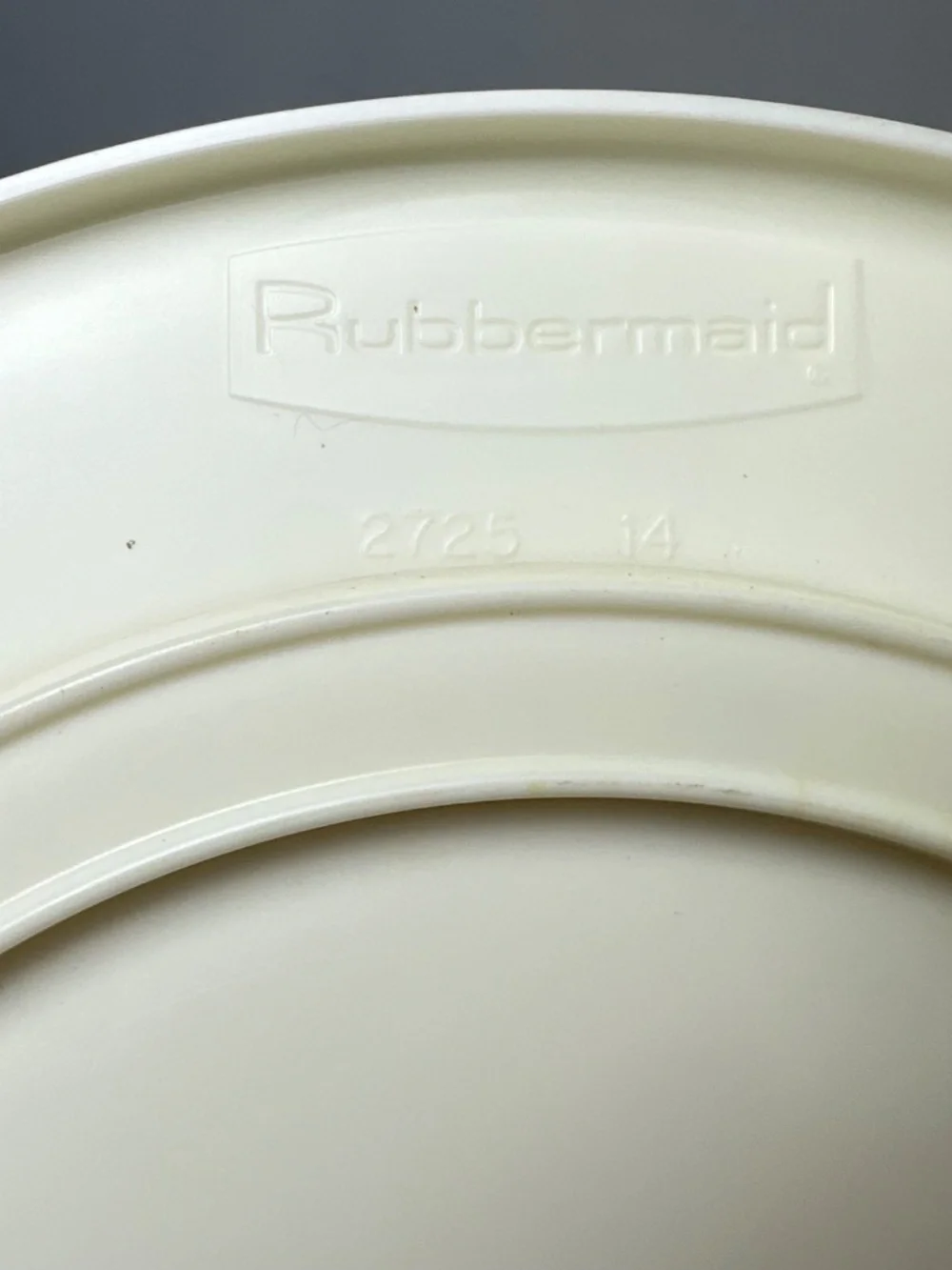 Rubbermaid 2 Tier Plastic Lazy Susan Glides without Hesitation White Vintage